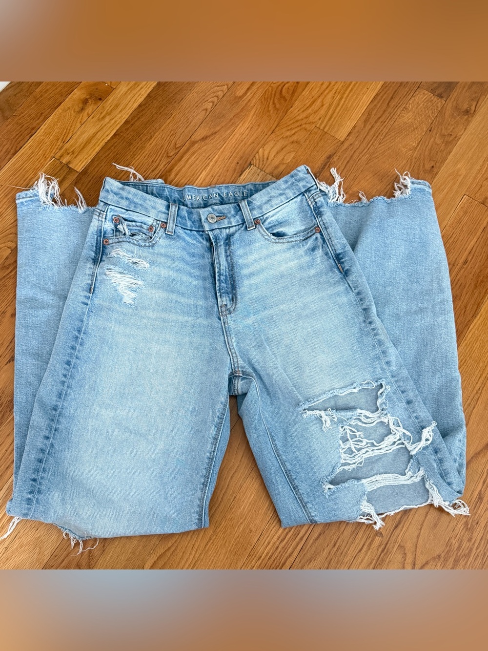 American Eagle Ripped Mom Jeans Light Wash Size 4 Long